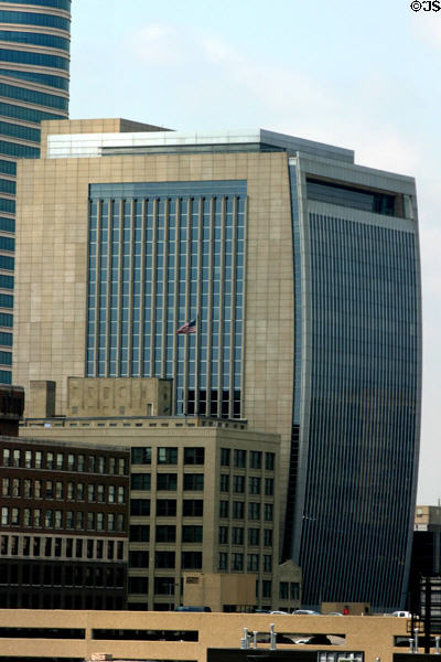 US Federal Courthouse (1997) (300 South 4th St.) (15 floors). Minneapolis, MN. Architect: Kohn Pedersen Fox Assoc. PC.