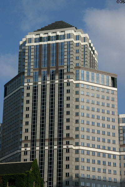 Accenture Tower (1987) (333 South 7th St.) (33 floors). Minneapolis, MN. Architect: Kohn Pedersen Fox Assoc. PC.
