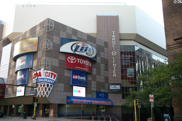 Target Center (1990) (7 floors) (600 1st Ave. North) basketball arena. Minneapolis, MN. Architect: HOK Sport.
