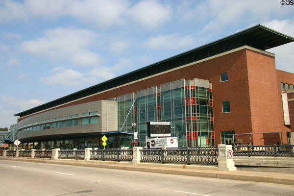 River Center or convention center (1998) (175 West Kellogg Blvd.). St. Paul, MN. Architect: Hammel, Green & Abrahamson.