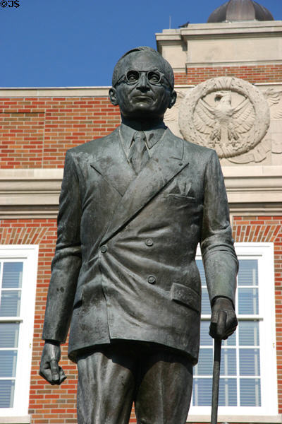 Detail of statue of President Harry Truman before courthouse. Independence, MO.
