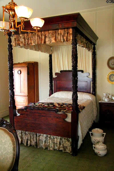 Four-poster planter's bed (1790) carved in Virginia at Chatillon-DeMenil Mansion. St. Louis, MO.