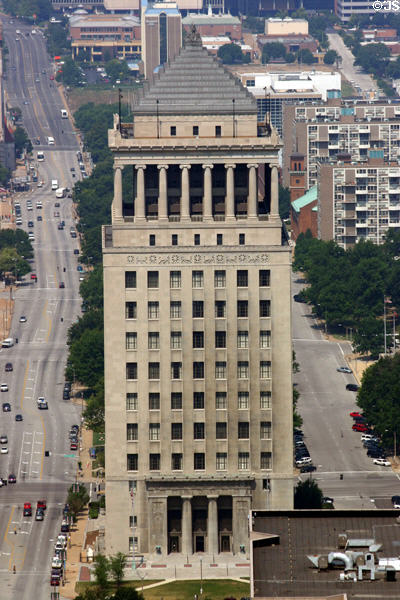 Civil Courts Building (1929) (13 floors) (10 North Tucker Blvd.). St Louis, MO. Architect: Klipstein & Rathmann.