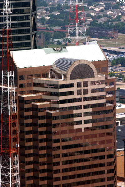 600 Washington (1986) (25 floors) (515 North 6th St.). St Louis, MO. Architect: RTKL Assoc. & Hellmuth, Obata & Kassabaum & The Lawrence Group.
