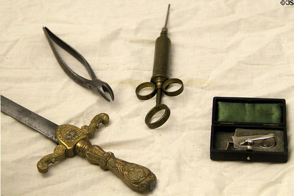 Antique tooth extractor, syringe & medical officer's sword at Jefferson Barracks. St. Louis, MO.