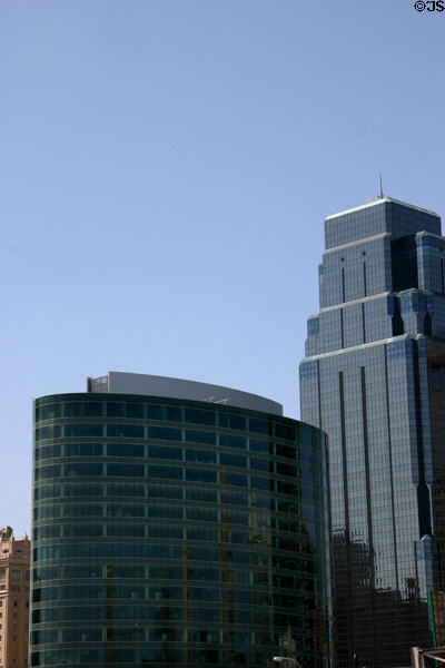 H&R Block World Headquarters (2004) (17 floors) (1301 Main St.) with One Kansas City Place. Kansas City, MO. Architect: 360° Architecture.