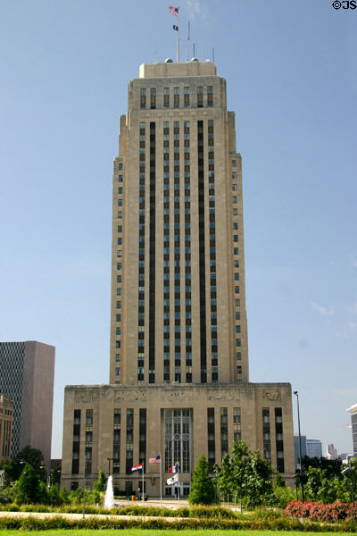 City Hall of Kansas City (1935) (30 floors) (414 E.12th St.). Kansas City, MO. Style: Art Deco. Architect: Wight & Wight.