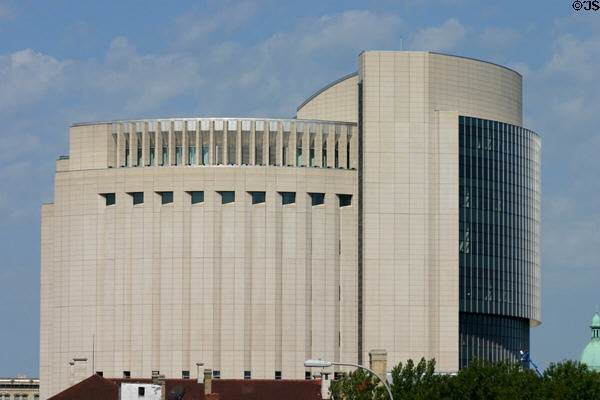 Whitaker Federal Courthouse northern glass facade. Kansas City, MO.