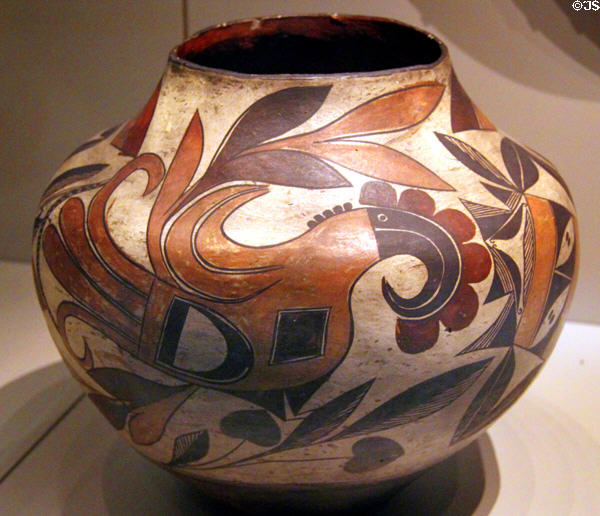 Acoma polychrome jar (c1890) from New Mexico at Nelson-Atkins Museum. Kansas City, MO.