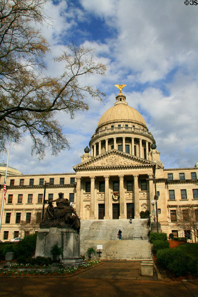 Mississippi State Capitol (1901-3). Jackson, MS. Style: Beaux-Arts. Architect: Theodore C. Link. On National Register.