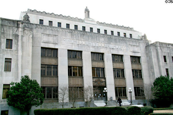 Hinds County Court House (1929) (401 E Pascagoula) with statues of Moses & Socrates. Jackson, MS. Style: Art Deco. Architect: C.H. Lindsley. On National Register.