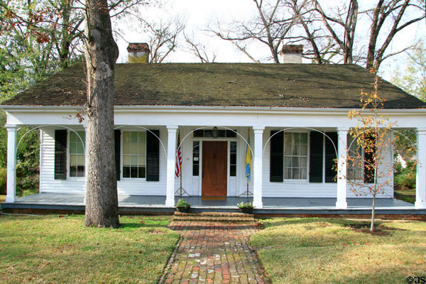 Oaks House Museum (1846) (823 N. Jefferson St.) occupied by Gen. William Tecumseh Sherman. Jackson, MS. Style: Greek Revival. On National Register.