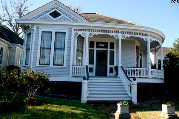 Queen Anne cottage with curved porch (304 S. Wall St.). Natchez, MS.