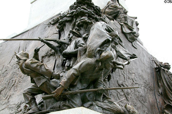 Confederate soldiers sculpted on Mississippi State Memorial. Vicksburg, MS.