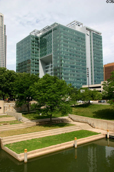 Union Pacific Center (2004) (19 floors) (1400 Douglas St.). Omaha, NE. Architect: Kendall/Heaton Assoc. + Gensler.