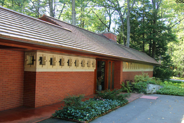 Isadore & Lucille Zimmerman House (1950). Manchester, NH. Architect: Frank Lloyd Wright.