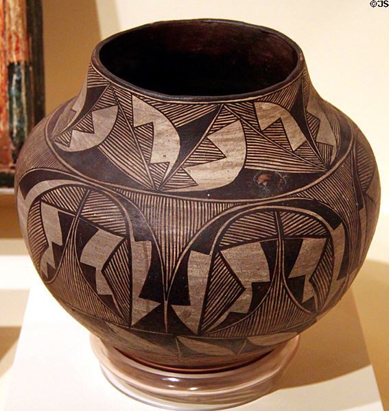 Acoma pueblo pottery water jar (c1900-05) at New Mexico Museum of Art. Santa Fe, NM.