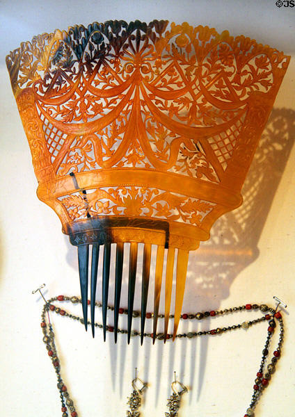 Tortoiseshell hair comb from Spain or France (mid 19thC) at Museum of Spanish Colonial Art. Santa Fe, NM.