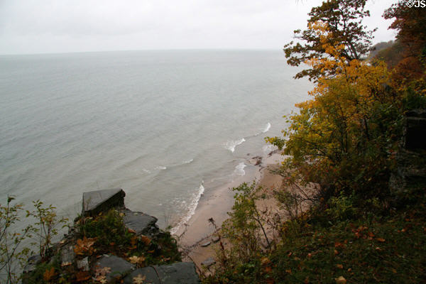 View along cliffs of Lake Erie at Graycliff. Buffalo, NY.
