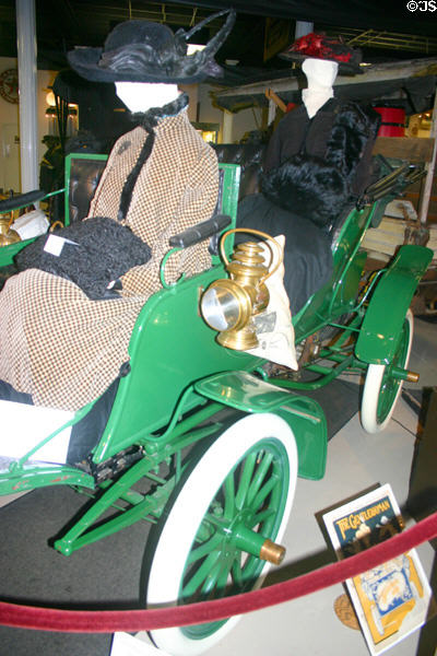 Pierce Stanhope Motorette (1903) in Pierce-Arrow Museum. Buffalo, NY.