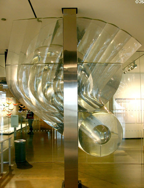 Meteor, Flower, Bird glass sculpture (1980) by Stanislav Libenský & Jaroslava Brychtová at Corning Museum of Glass. Corning, NY.