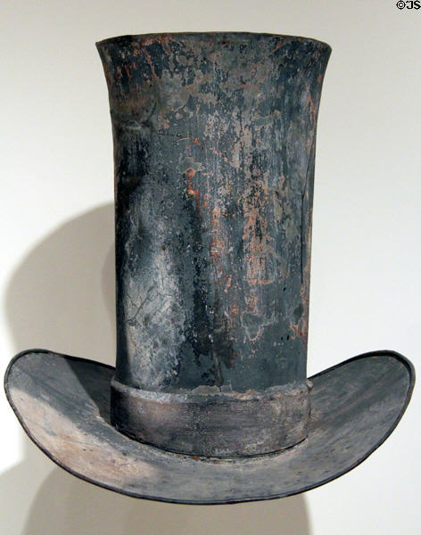 Top hat American hatmaker trade sign (19thC) at Memorial Art Gallery. Rochester, NY.