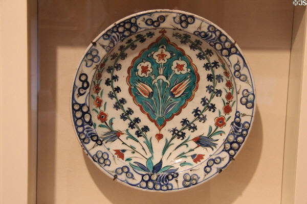 Turkish terracotta plate with flowers (1500-99 CE) from Iznik at Memorial Art Gallery. Rochester, NY.
