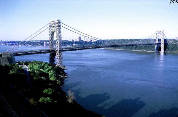 George Washington Bridge (1931 by Othmar H. Ammann) (1,067m). New York, NY.