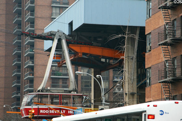 Cable car departs 59th St. station for Roosevelt Island. New York, NY.