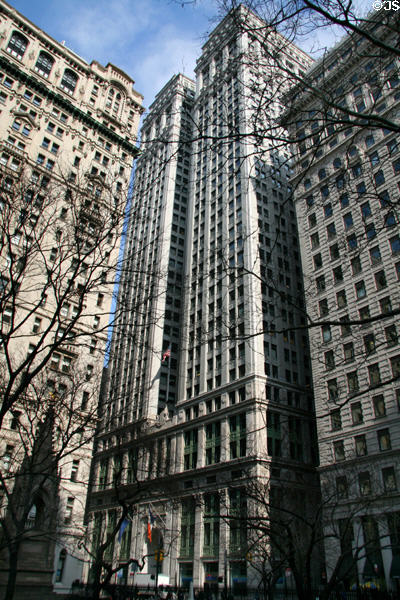 Equitable Building (1915) (120 Broadway) (40 floors) (world's largest when built). New York, NY. Architect: Ernest Graham & Assoc.. On National Register.