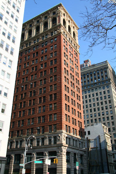 Broadway Chambers Building (1900) (18 floors) (277 Broadway). New York, NY. Style: Renaissance Revival. Architect: Cass Gilbert.