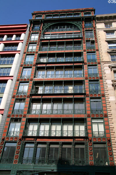 Cast-iron Little Singer Building (1907) (561 Broadway) (12 floors) (first curtain wall in America). New York, NY. Architect: Ernest Flagg.