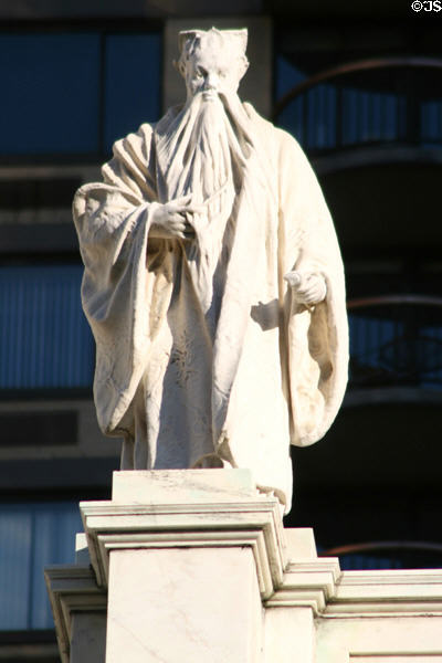 Confucius statue atop Appellate Division Courthouse of New York State. New York, NY.