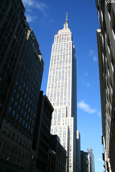 Empire State Building (1931) (350 Fifth Ave.) (102 floors). New York, NY. Style: Moderne. Architect: Shreve, Lamb & Harmon. On National Register.
