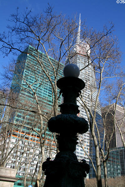 Bank of America Tower (2008) (54 floors) (42nd St. at 6th Ave.) over Bryant Park to right of 1095 6th Ave. New York, NY. Architect: Cook + Fox Architects, LLP + Adamson Assoc. International.