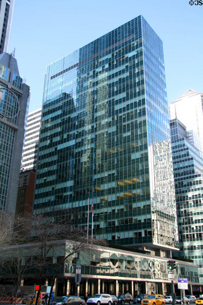 Lever House (1952) (390 Park Ave. at 53rd St.) (21 floors). New York, NY. Architect: Gordon Bunshaft of Skidmore, Owings & Merrill LLP.