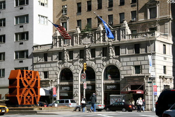 Pavilion at base of Ritz Hotel Tower with Love sculpture on Park Ave. at 57th. New York, NY.