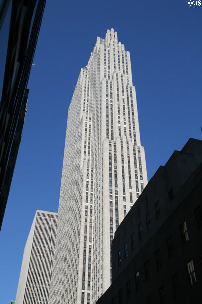 GE [aka RCA] Building (1933) (69 floors) at Rockefeller Center. New York, NY. Architect: The Associated Architects.
