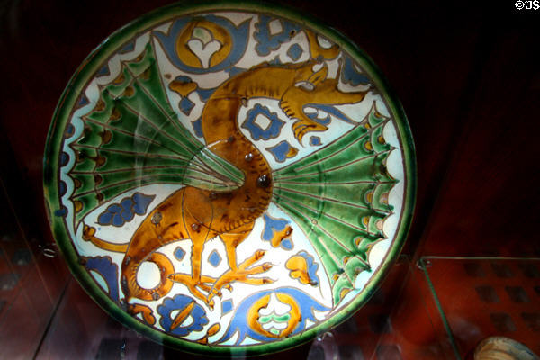 Plate with dragon (c1500) from Seville at Hispanic Society of America Museum. New York, NY.