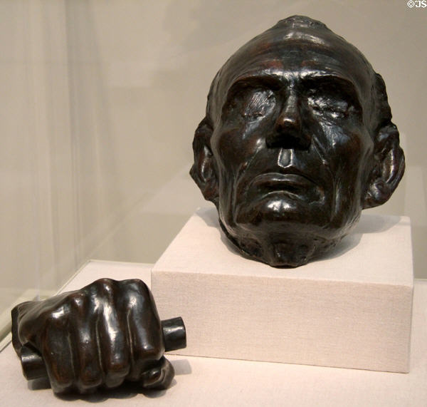 Right hand & life mask of Abraham Lincoln bronze casts (1886) by Augustus Saint-Gaudens copied from 1860 originals by Leonard Wells Volk at Metropolitan Museum of Art. New York, NY.