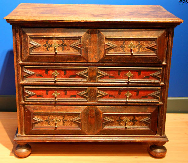 Chest of drawers in oak & pine (c1690) from Massachusetts at Brooklyn Museum. Brooklyn, NY.