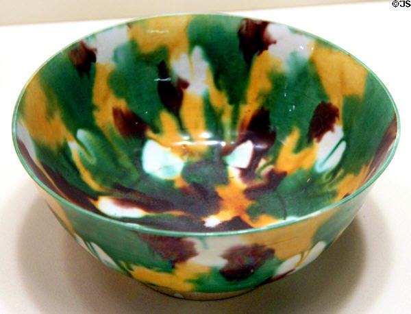 Porcelain bowl (1662-1722 / Qing dynasty) from China at Brooklyn Museum. Brooklyn, NY.