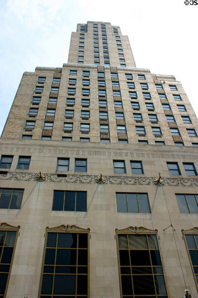 Carew Tower (1930) (W. 5th St. & Fountain Sq.). Cincinnati, OH. Style: Art Deco. Architect: Col. William A. Starrett. On National Register.