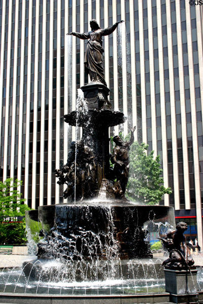 Fountain Square (1871) & Tyler Davidson Fountain, a gift of Henry Probasco. Cincinnati, OH. Architect: William Tinsley. On National Register.