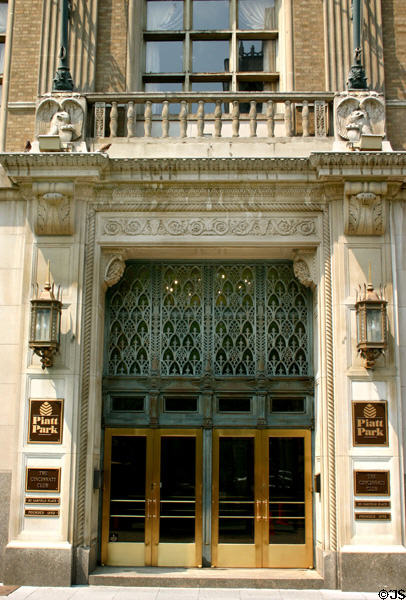 Cincinnati Club (1924) (30 Garfield Pl.), a business club that once shared space in the Phoenix Club. Cincinnati, OH. Style: Renaissance Revival. Architect: Garber & Woodward. On National Register.