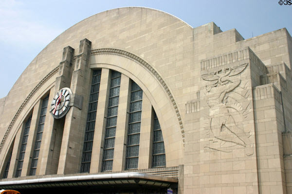 Cincinnati Union Terminal arch symbolizes gateway to Cincinnati where all trains arrived during 30s & 40s. Cincinnati, OH.