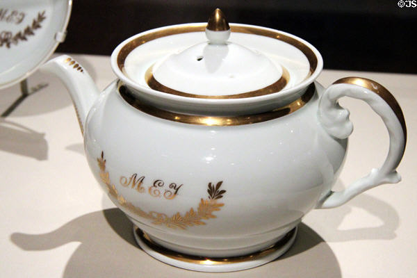 Porcelain teapot (1832) by Tucker & Hemphill of Philadelphia at Cincinnati Art Museum. Cincinnati, OH.