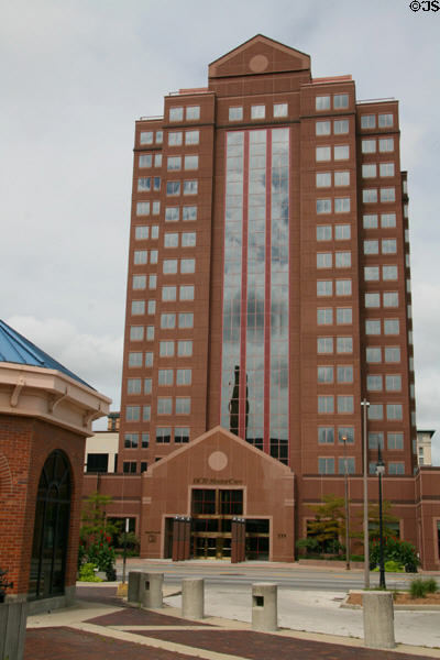 HCR Manor Care (former Summit Center & Key Bank Tower) (1988) (18 floors) (333 N. Summit St.). Toledo, OH. Architect: Sherman Carter Barnhart.