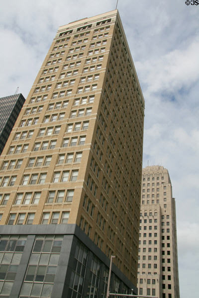 Toledo Trust Building (now Riverfront Apartments) (1912) (21 floors) (245 N. Summit St.). Toledo, OH. Architect: D.H. Burnham & Co..