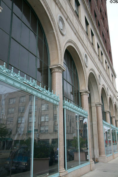 La Salle Apartments (former Lasalle & Koch Department Store) (1917) (513 Adams St.). Toledo, OH. Architect: Starrett & Van Vleck.